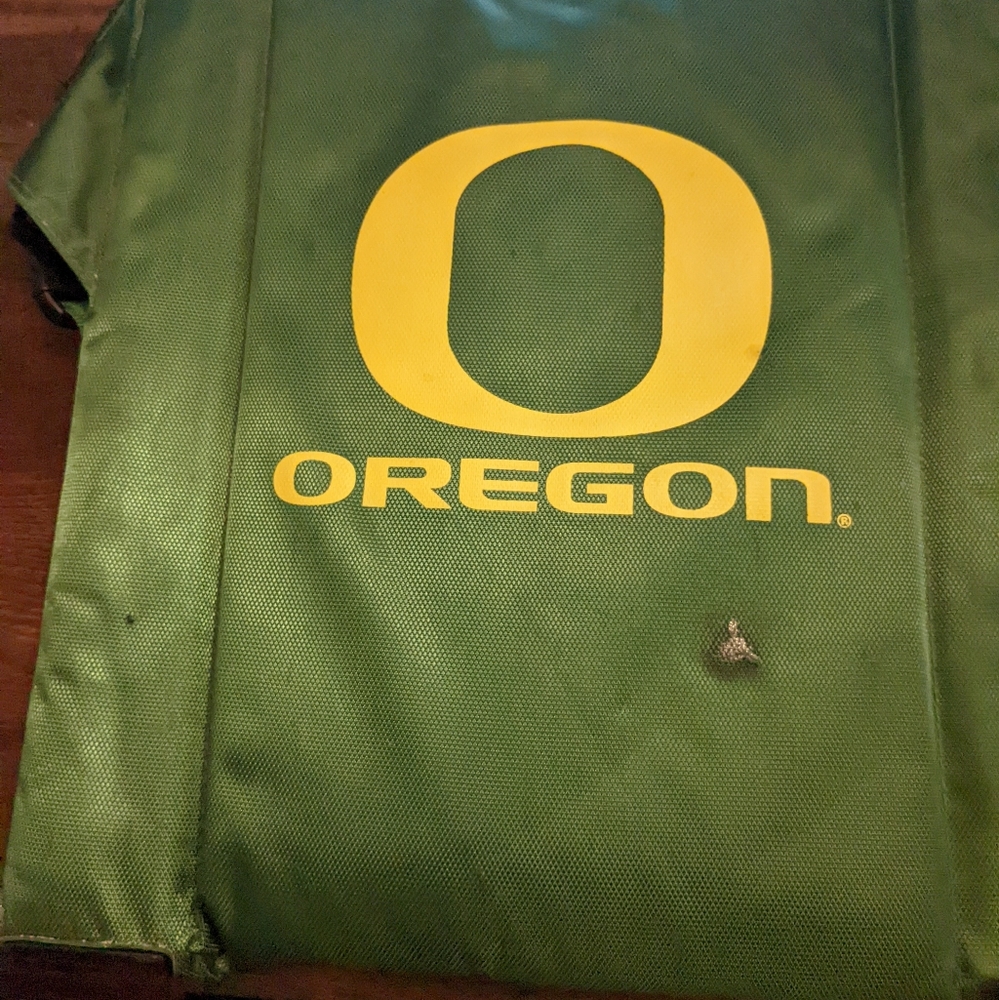 U of O folding stadium seat